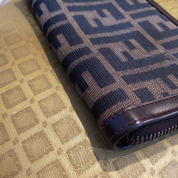 FENDI ZIP AROUND LONG WALLET - Picture 8 of 12